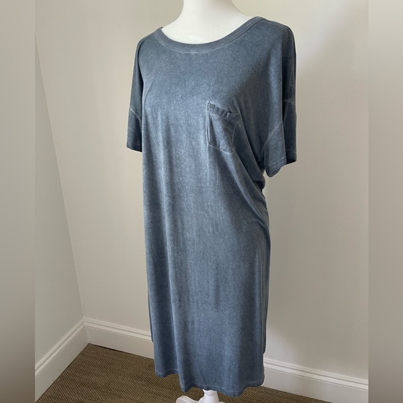 easel T-Shirt Dress - Size M - Picture 3 of 12